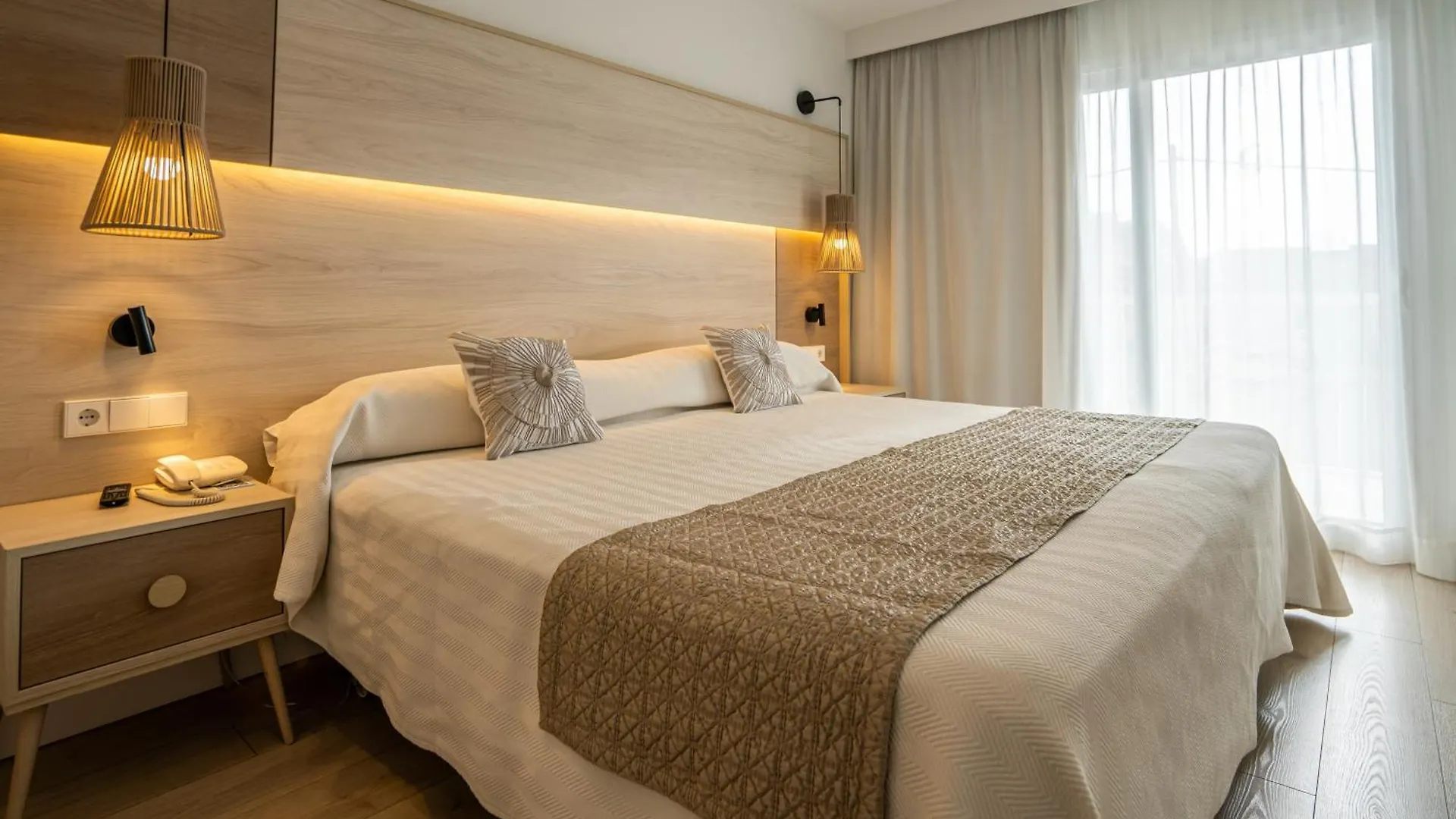公寓式酒店 Leman Hotel Y Apartamentos 帕尔马海滩